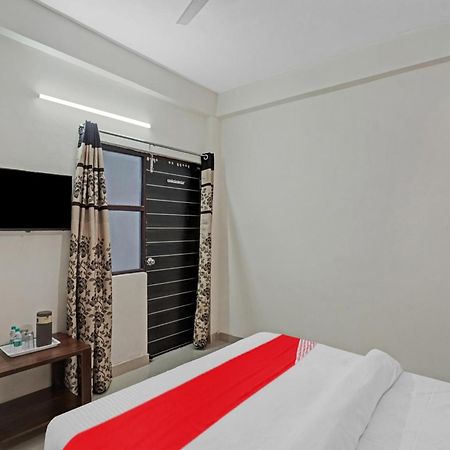 Hotel O Avs Hotel & Restaurant Ноида Екстериор снимка