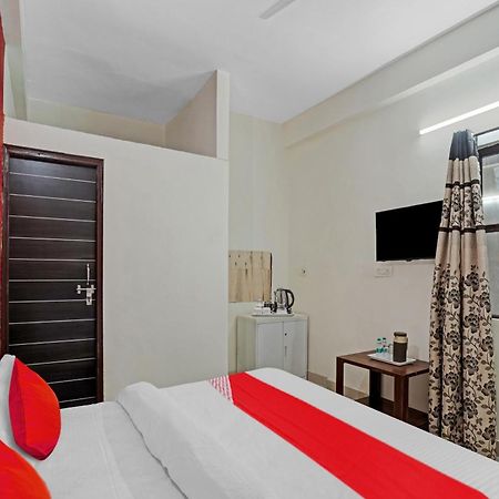 Hotel O Avs Hotel & Restaurant Ноида Екстериор снимка