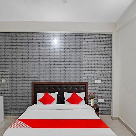 Hotel O Avs Hotel & Restaurant Ноида Екстериор снимка
