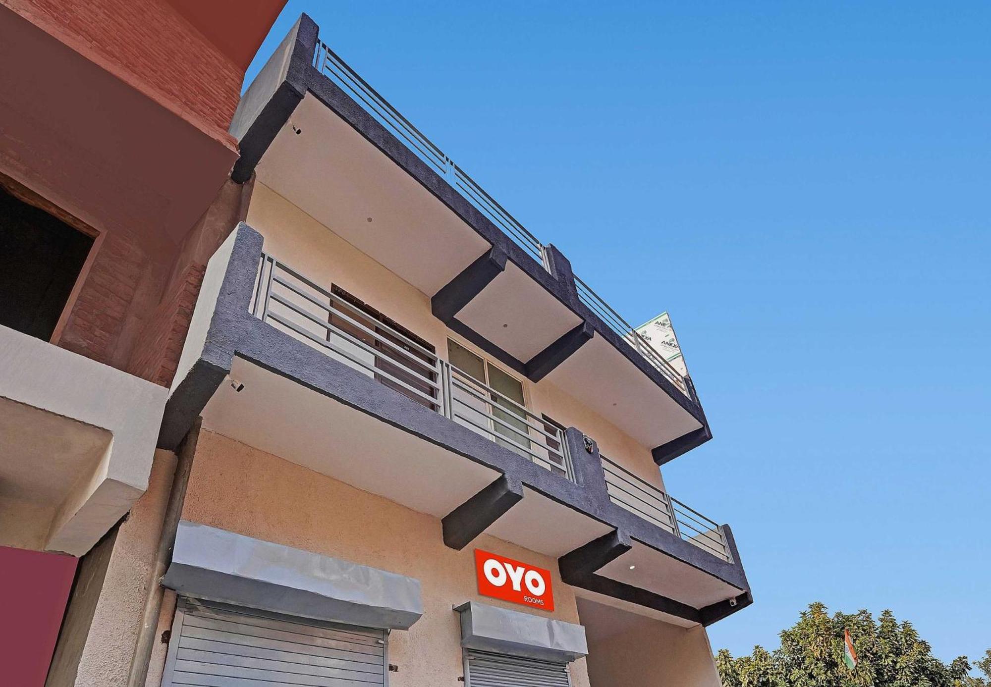 Hotel O Avs Hotel & Restaurant Ноида Екстериор снимка