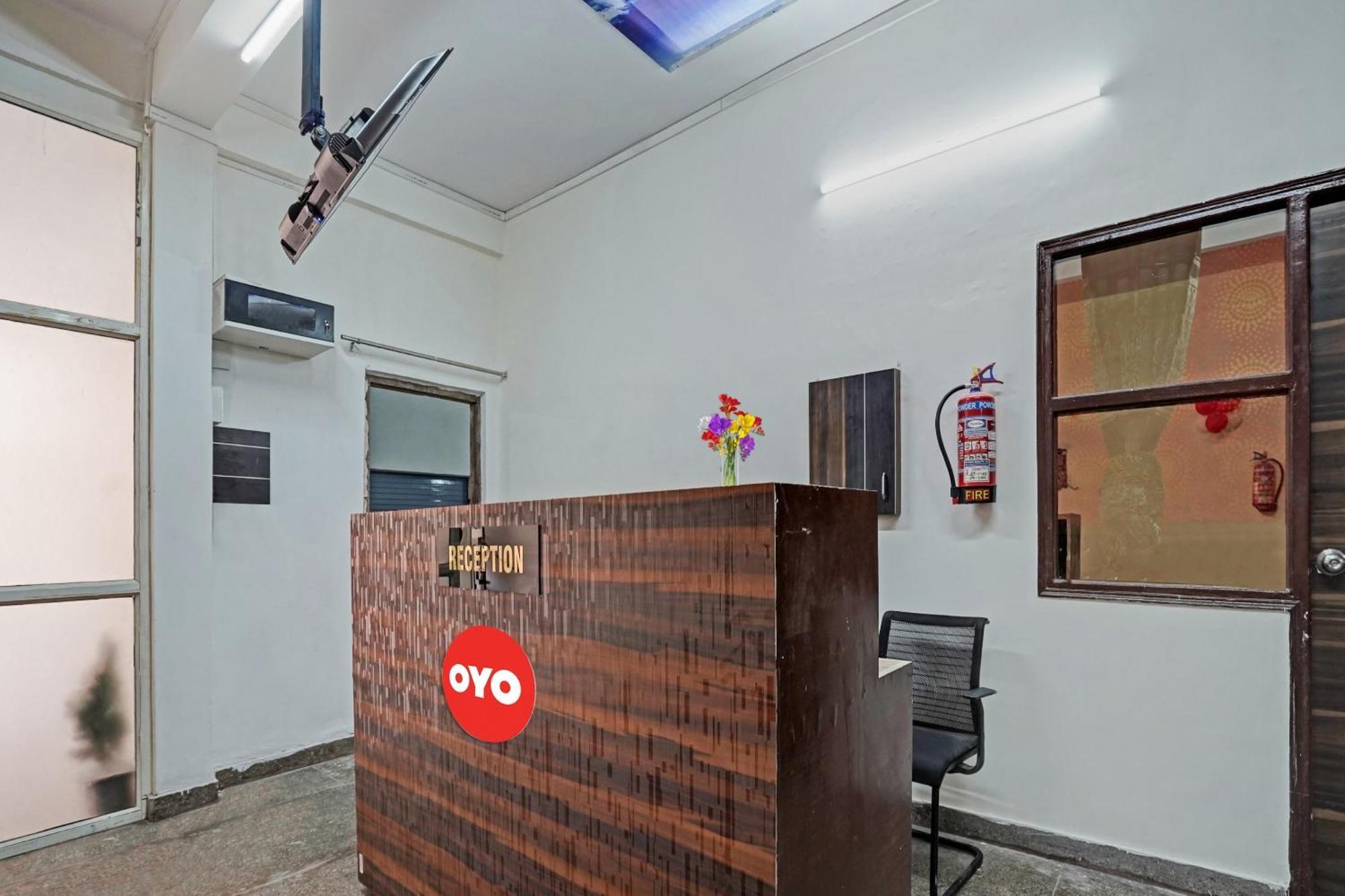 Hotel O Avs Hotel & Restaurant Ноида Екстериор снимка