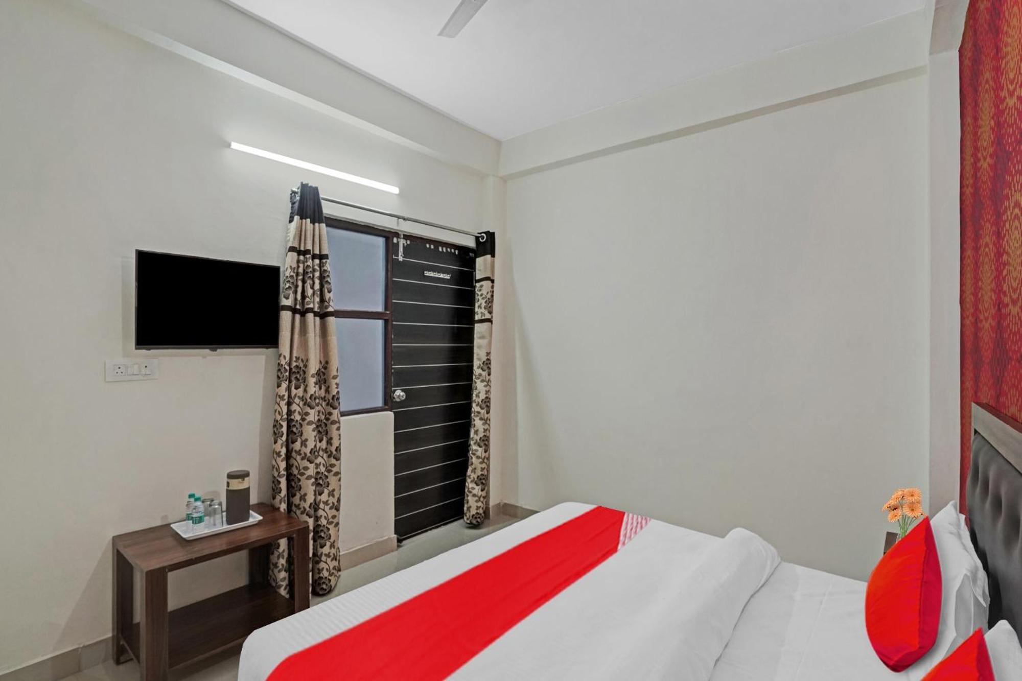 Hotel O Avs Hotel & Restaurant Ноида Екстериор снимка