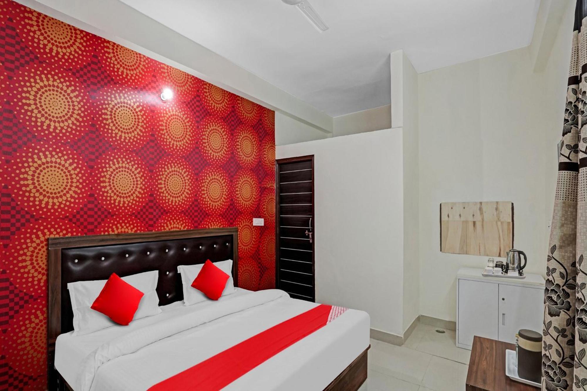 Hotel O Avs Hotel & Restaurant Ноида Екстериор снимка