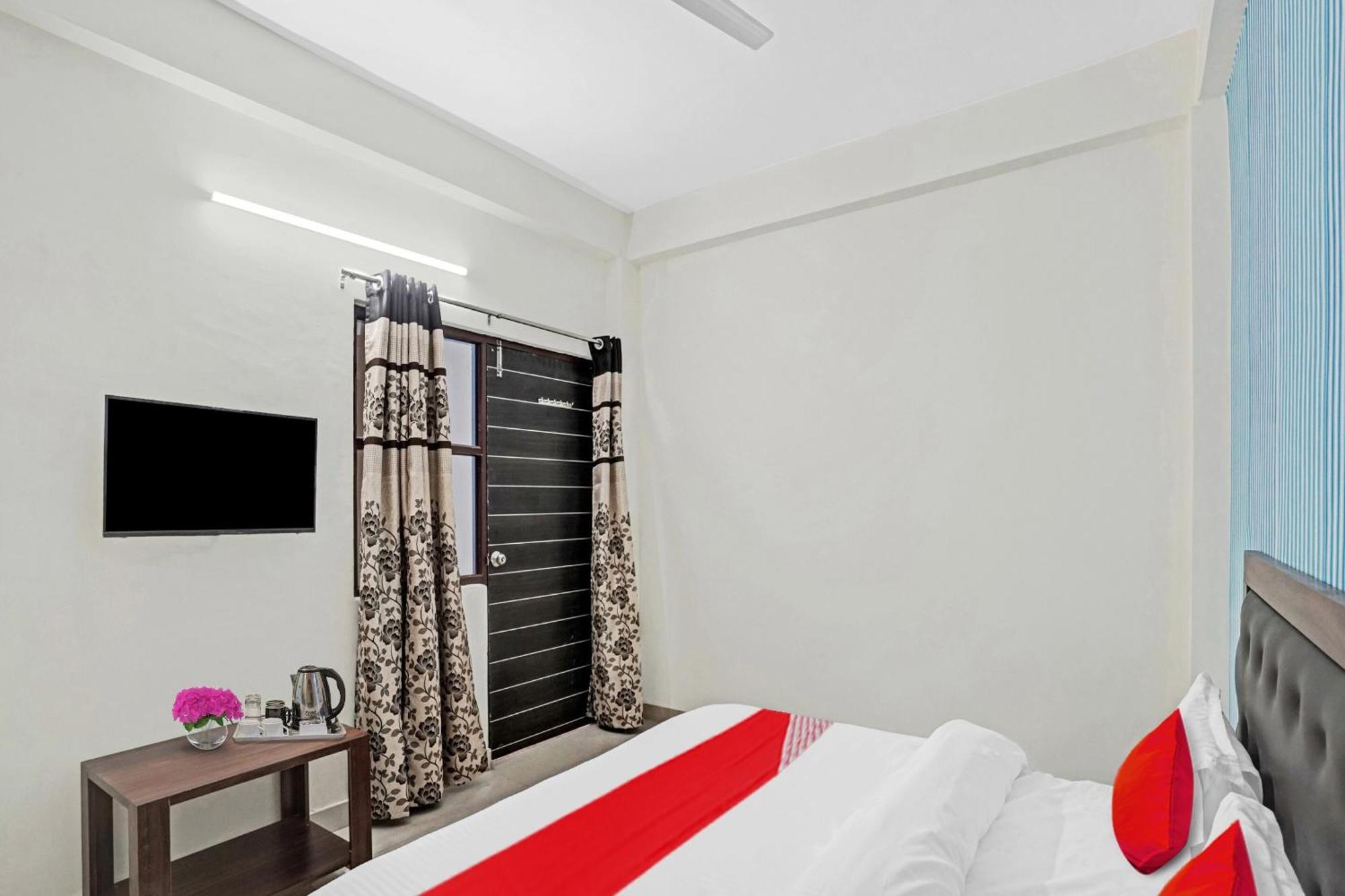 Hotel O Avs Hotel & Restaurant Ноида Екстериор снимка